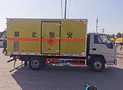 盐田爆破器材运输车技术升级与安全合规新趋势